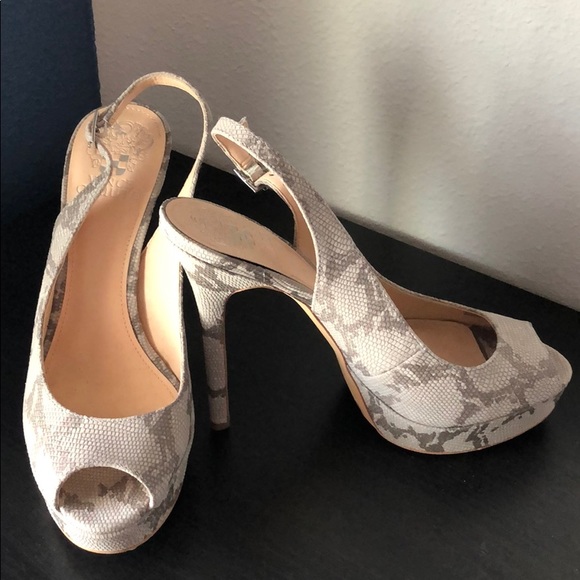 Vince Camuto heels - Picture 1 of 3